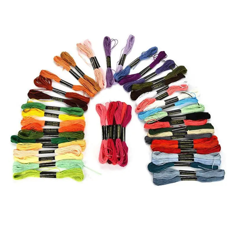 Assortiment de fils pour broderie moderne et punch needle aux couleurs variées