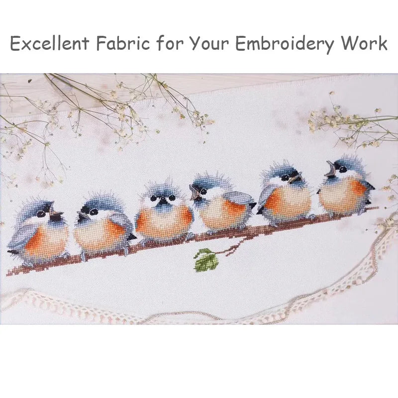  Exemple de broderie fine et réaliste représentant une rangée de petits oiseaux bleus sur une branche de cerisier réalisée sur toile de coton.