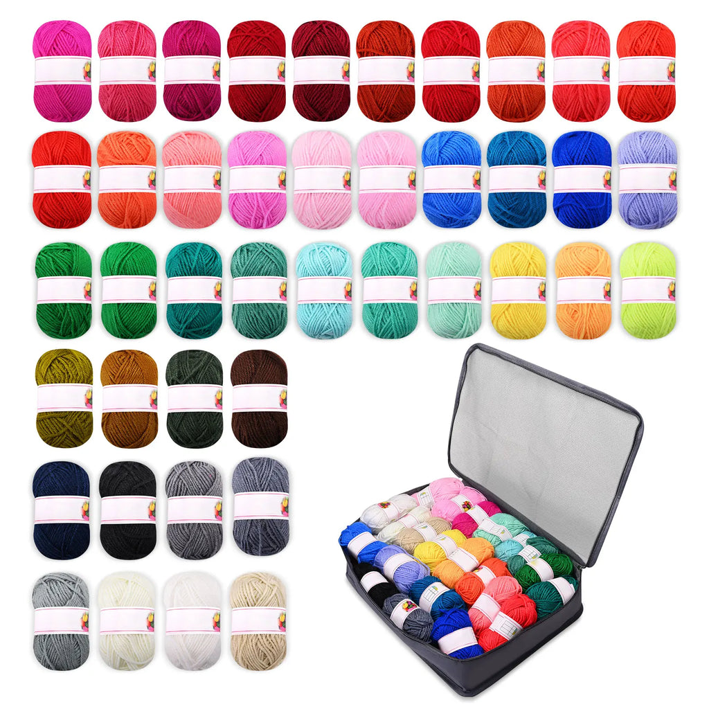 Sélection complète des différentes couleurs de fils de laine incluses avec le sac de transport noir