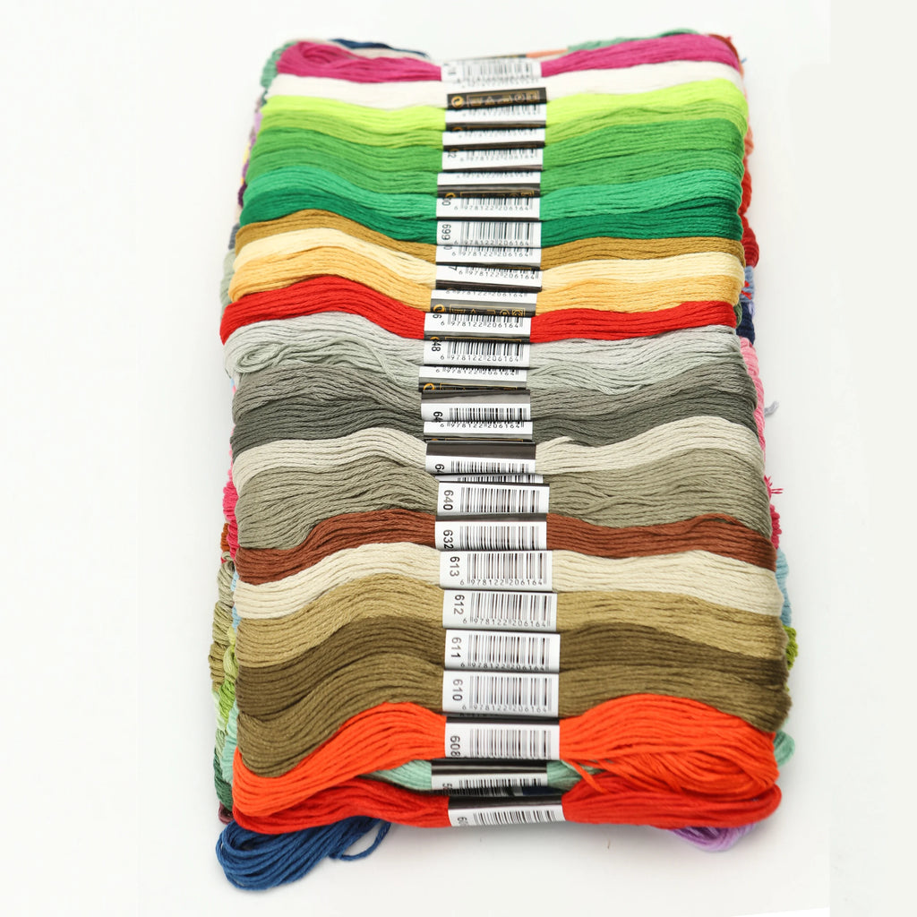 Lot de 50 echevettes de fils a broder de couleurs differentes pour loisirs creatifs