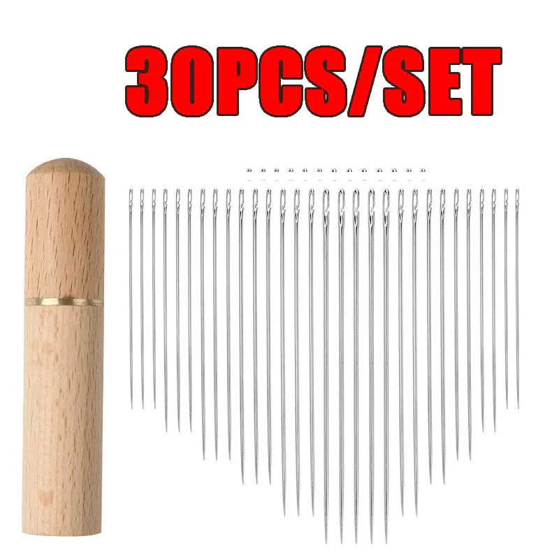 Kit de couture comprenant un étui à aiguilles en bois clair naturel et 30 aiguilles assorties