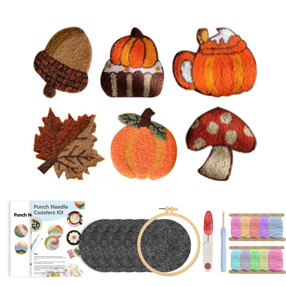 Kit de broderie punch needle pour sous-verres sur le thème de l'automne avec des motifs de citrouilles, champignons et feuilles mortes.