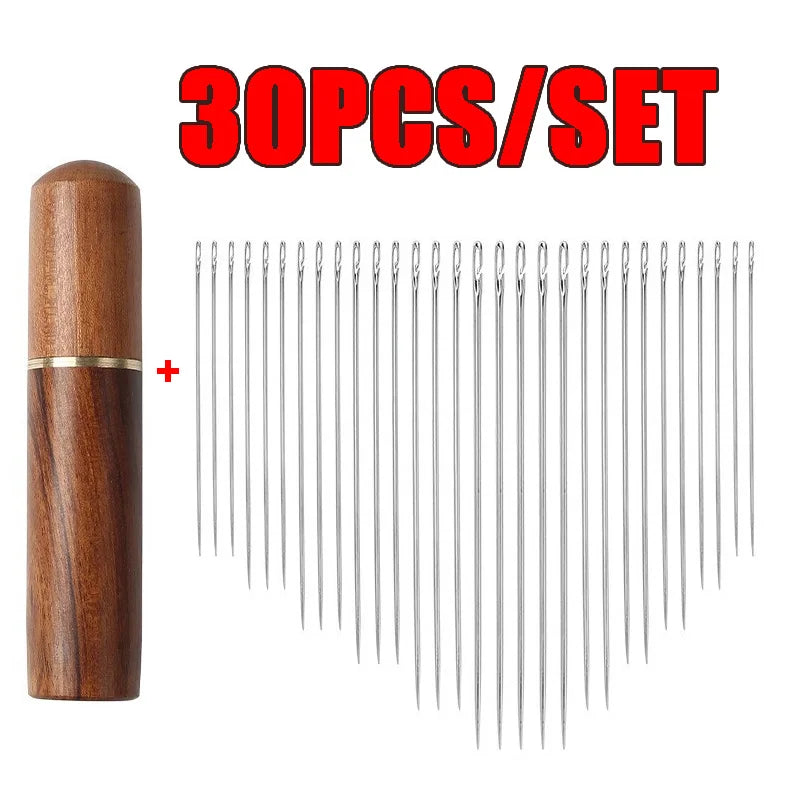 Kit de couture comprenant un étui à aiguilles en bois marron moyen et son lot de 30 aiguilles