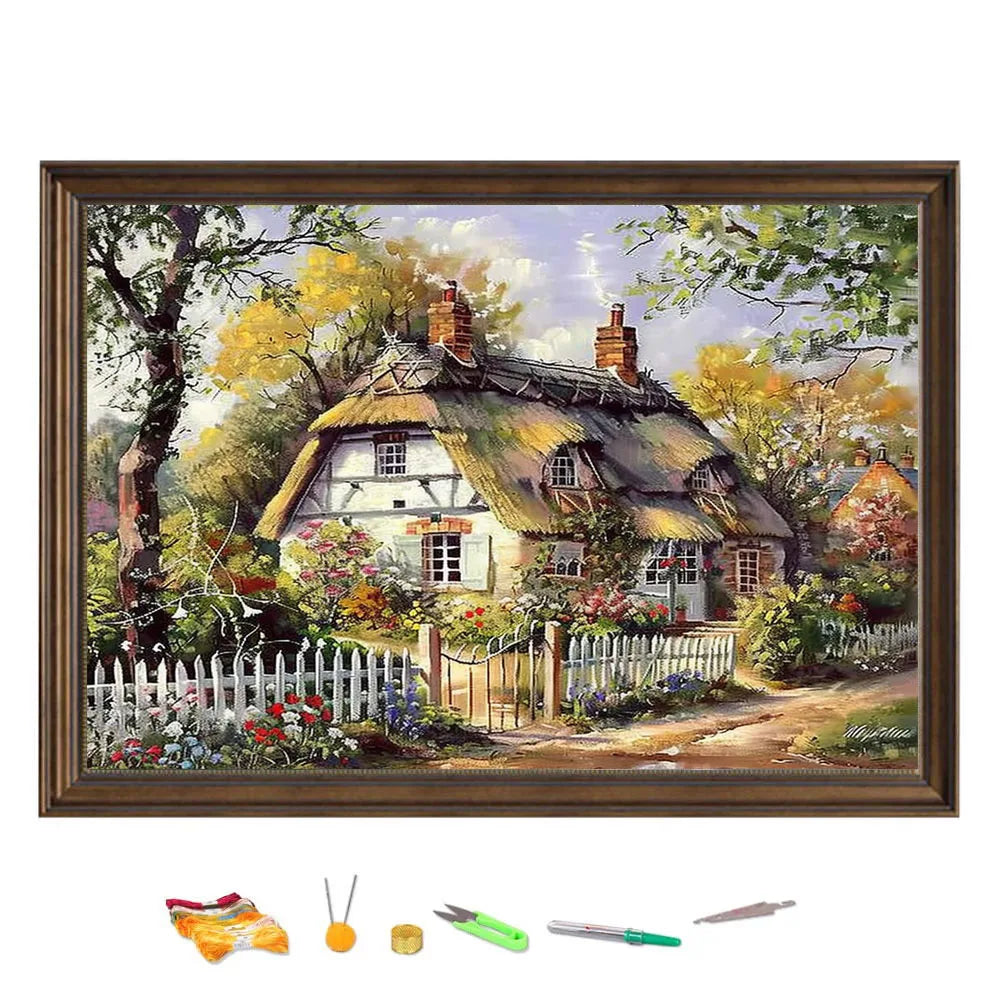 Toile point de croix imprimée cottage rustique avec toit de chaume dans les bois au printemps.