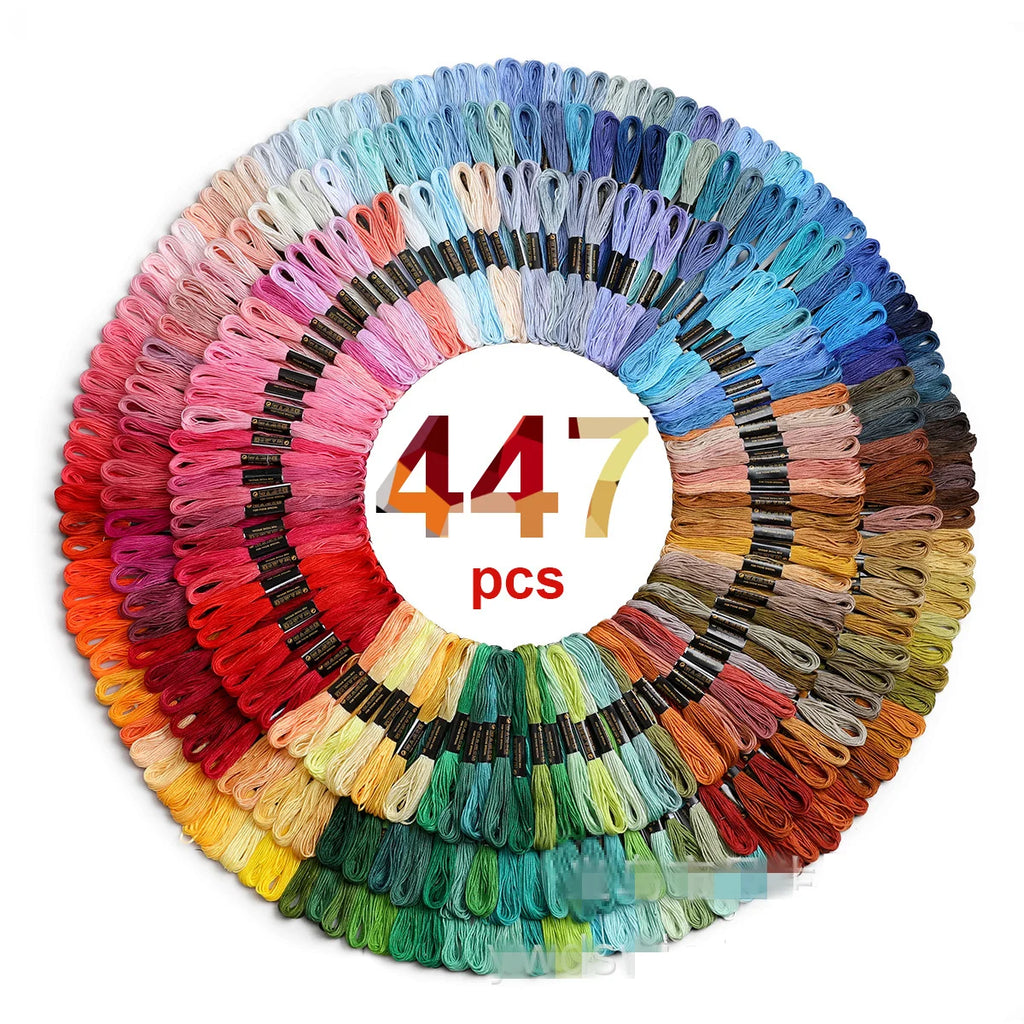 Méga pack géant de quatre cent quarante sept écheveaux de fils à broder multicolores en cercle