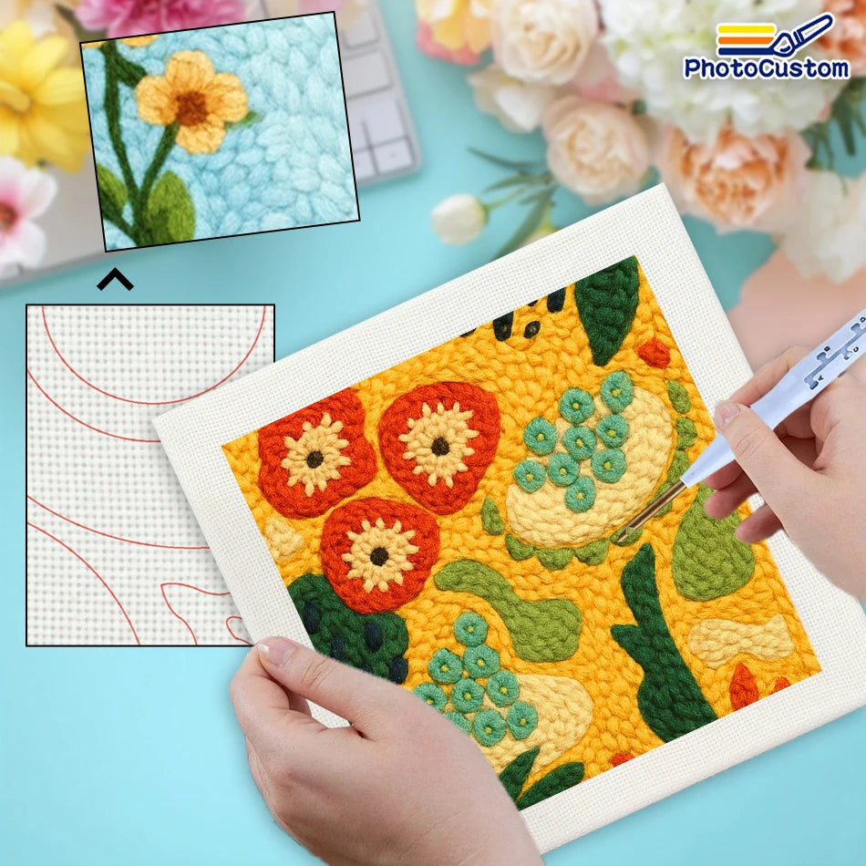 Une personne en train de réaliser un tableau en broderie punch needle aux motifs fleuris jaunes et orangés à l'aide d'une aiguille magique.