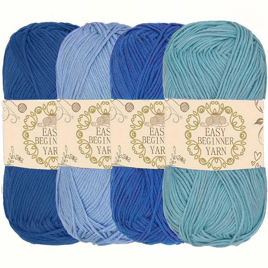 Pack de quatre pelotes de laine Easy Beginner Yarn dégradées dans des nuances de bleu jean et bleu ciel